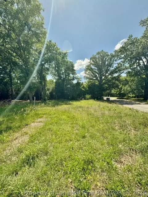 1911 Overlook Dr, Fayetteville, NC 28301