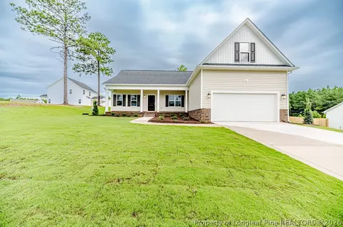 46 Poplar Dr, Spring Lake, NC 28390