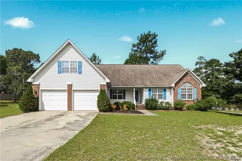 8229 Foxtrail Dr, Fayetteville, NC 28311