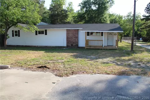 5211 Red Maple Ln, Hope Mills, NC 28348