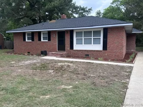 1925 Crestview Dr, Fayetteville, NC 28304