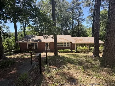 1404 Valencia Dr, Fayetteville, NC 28303