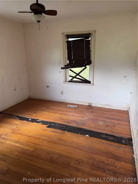 Bedroom - 9501 Us 421 Hwy S, Erwin, NC 28339 photo 2 of 2