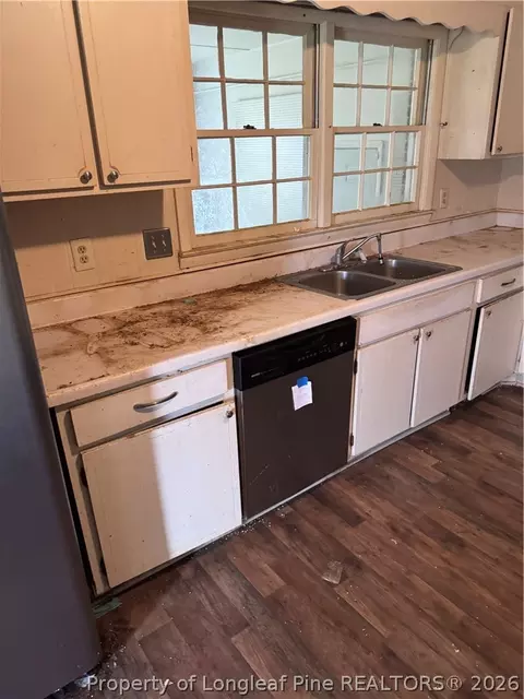 Kitchen - 9501 Us 421 Hwy S, Erwin, NC 28339 photo 3 of 3