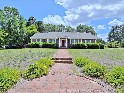 1869 Conover Dr, Fayetteville, NC 28304