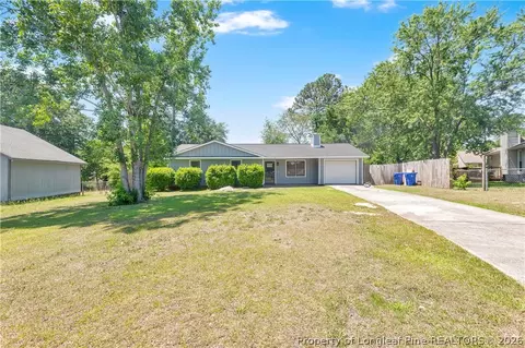 102 Bruce Ln, Spring Lake, NC 28390