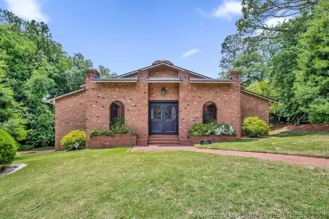 1204 Longleaf Dr, Fayetteville, NC 28305