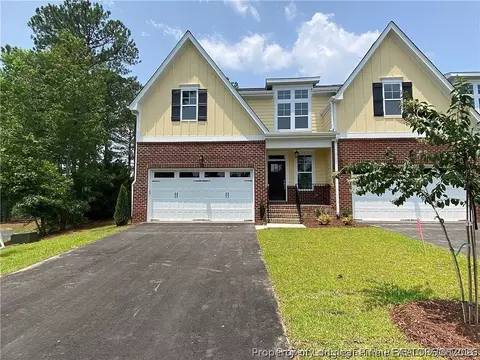 78 Hawk Ridge Dr, Spring Lake, NC 28390