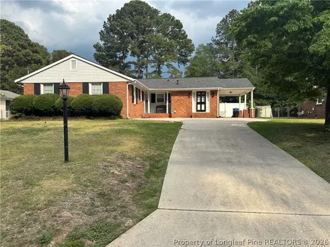 525 Waterbury Dr, Fayetteville, NC 28311