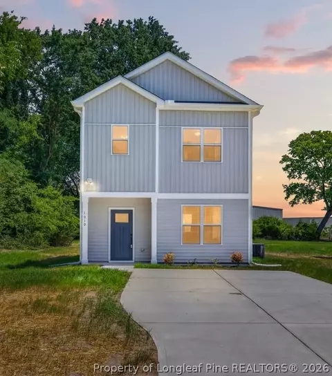 1019 E Harnett St, Dunn, NC 28334