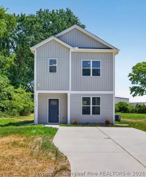 Exterior - 1019 E Harnett St, Dunn, NC 28334 photo 2 of 4