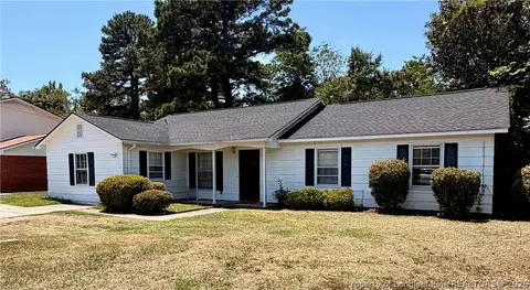 606 Glensford Dr, Fayetteville, NC 28314