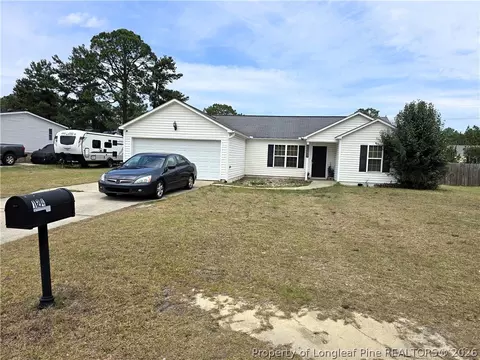 124 Old English Ln, Spring Lake, NC 28390