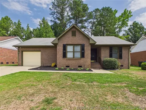 212 Fair Oaks Dr, Fayetteville, NC 28311