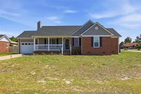 627 Sunnybrook Dr, Hope Mills, NC 28348