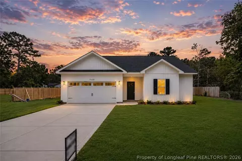 745 Porter Rd, Hope Mills, NC 28348