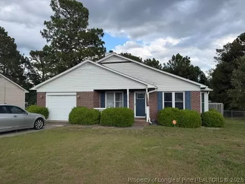 712 Alexwood Dr, Hope Mills, NC 28348