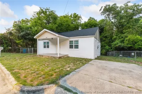 816 Silk Ln, Fayetteville, NC 28301