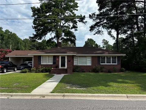 704 W 27th St, Lumberton, NC 28358