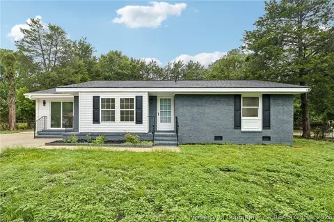 628 Goodyear Dr, Spring Lake, NC 28390