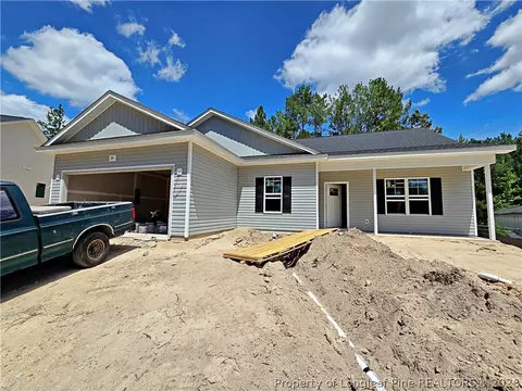 34 Quarter Ct, Spring Lake, NC 28390
