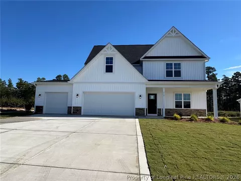 212 Holden Ln, Aberdeen, NC 28315