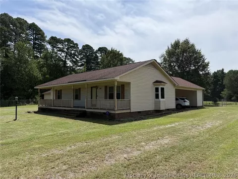 1952 Bee Gee Rd, Lumberton, NC 28358