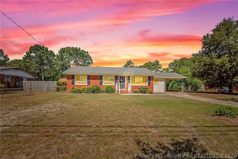 5762 Dove Dr, Hope Mills, NC 28348
