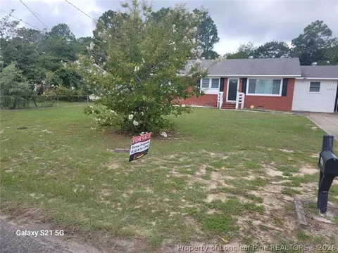 5762 Dove Dr, Hope Mills, NC 28348