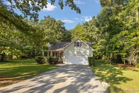160 Scarlet Oak Dr, Raeford, NC 28376