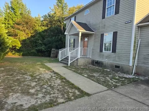 3693 Pioneer Dr, Hope Mills, NC 28348