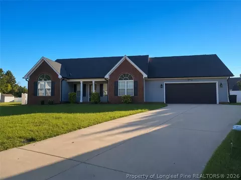 2905 Piney Mountain Dr, Hope Mills, NC 28348