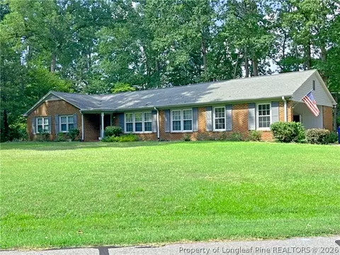 1904 Lord Ashley Dr, Sanford, NC 27330