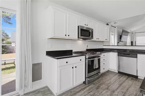 Kitchen - 427 Basket Oak Dr, Bunnlevel, NC 28323 photo 5 of 6