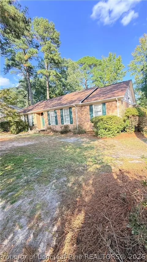 5802 Dobson Dr, Fayetteville, NC 28311