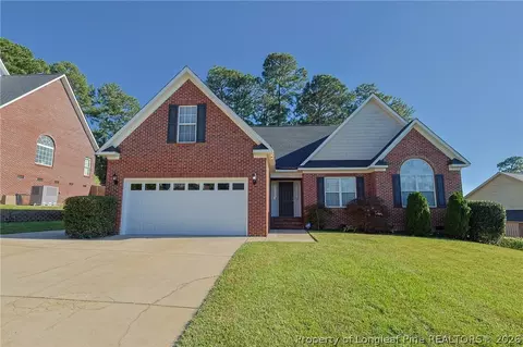 735 Larkspur Dr, Fayetteville, NC 28311