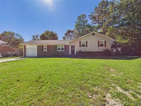 5702 Lochness Ct, Fayetteville, NC 28304