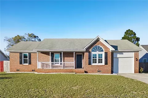 1060 Alexwood Dr, Hope Mills, NC 28348