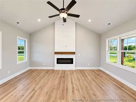 Living - 20 Evelene Way, Clinton, NC 28328 photo 2 of 5