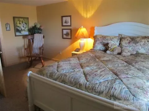 180 Overlook Dr, Crumpler, NC 28617 photo 4