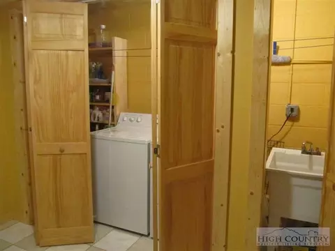 180 Overlook Dr, Crumpler, NC 28617 photo 6
