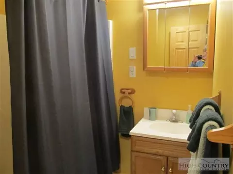 180 Overlook Dr, Crumpler, NC 28617 photo 8