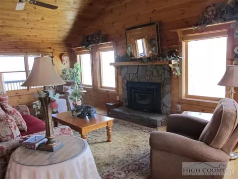 180 Overlook Dr, Crumpler, NC 28617 photo 2