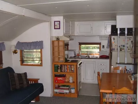 915 Wildcat Ridge Rd, Deep Gap, NC 28618 photo 5