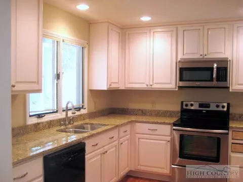 216 Alpine Ct, Boone, NC 28607 photo 1