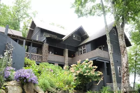 300 Newbiggin, Blowing Rock, NC 28605 photo 2