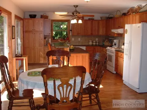 183 Twisting Trl, Deep Gap, NC 28618 photo 4