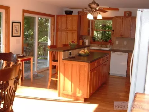 183 Twisting Trl, Deep Gap, NC 28618 photo 5