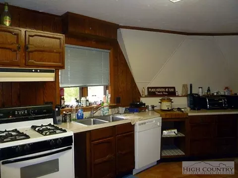 131 Crestview Ln, Boone, NC 28607 photo 5