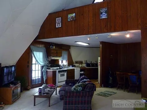 131 Crestview Ln, Boone, NC 28607 photo 3